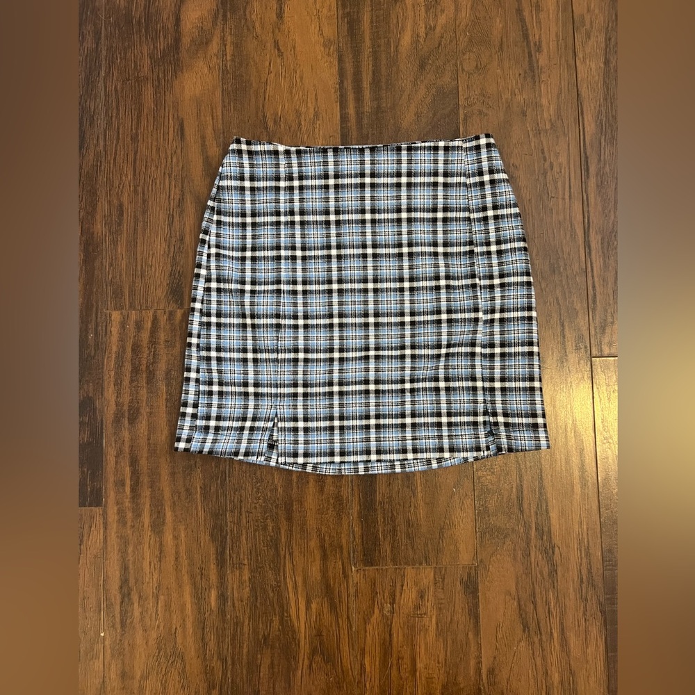 Brand: Love on a Hanger Size: Small to Medium Size 4/5